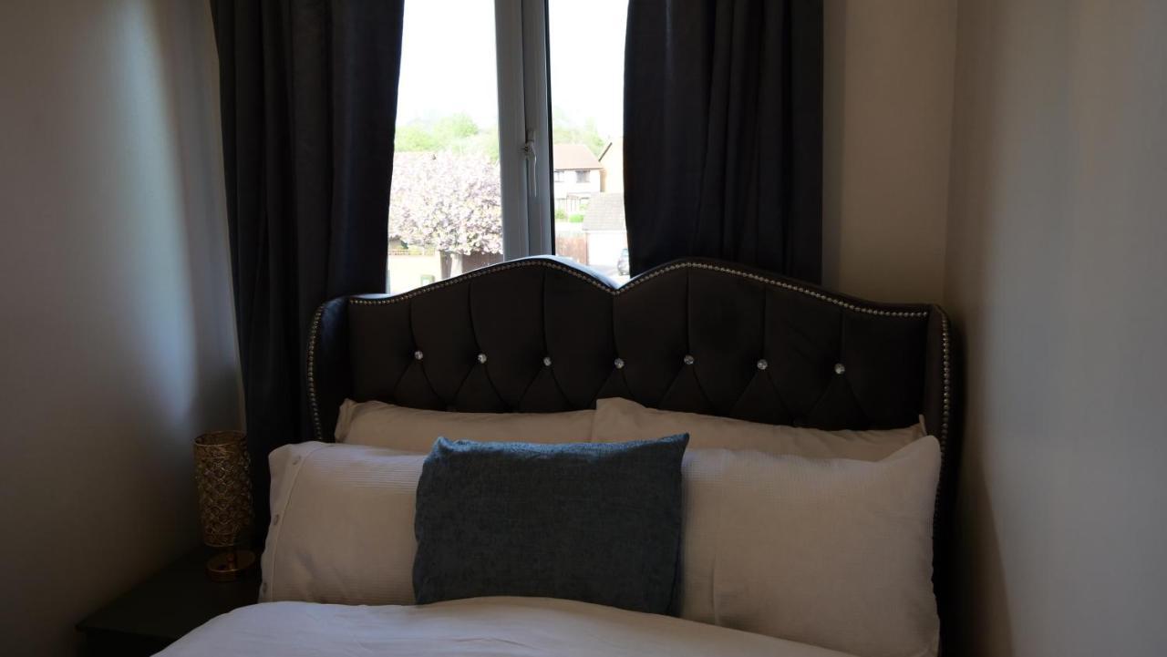 Milton Keynes Luxury Short Stay House With Wifi And Free Parking Wolverton  Ngoại thất bức ảnh