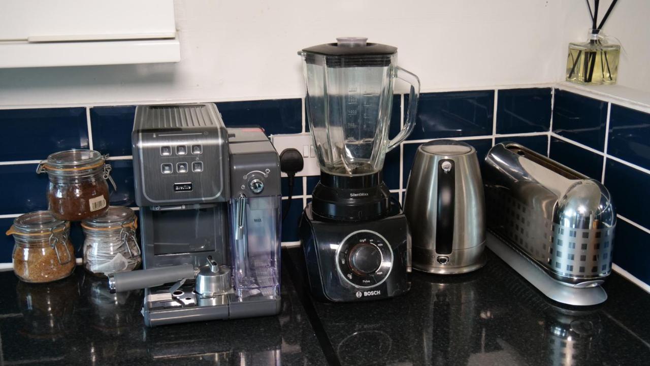 Milton Keynes Luxury Short Stay House With Wifi And Free Parking Wolverton  Ngoại thất bức ảnh