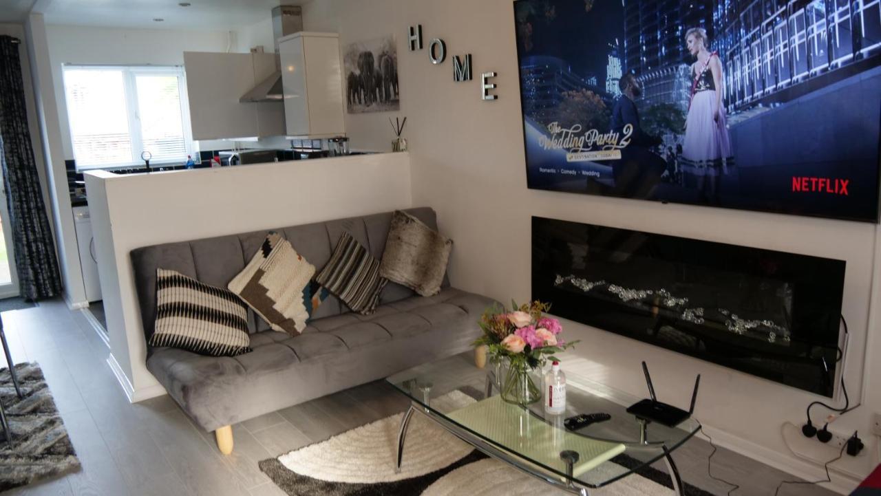 Milton Keynes Luxury Short Stay House With Wifi And Free Parking Wolverton  Ngoại thất bức ảnh