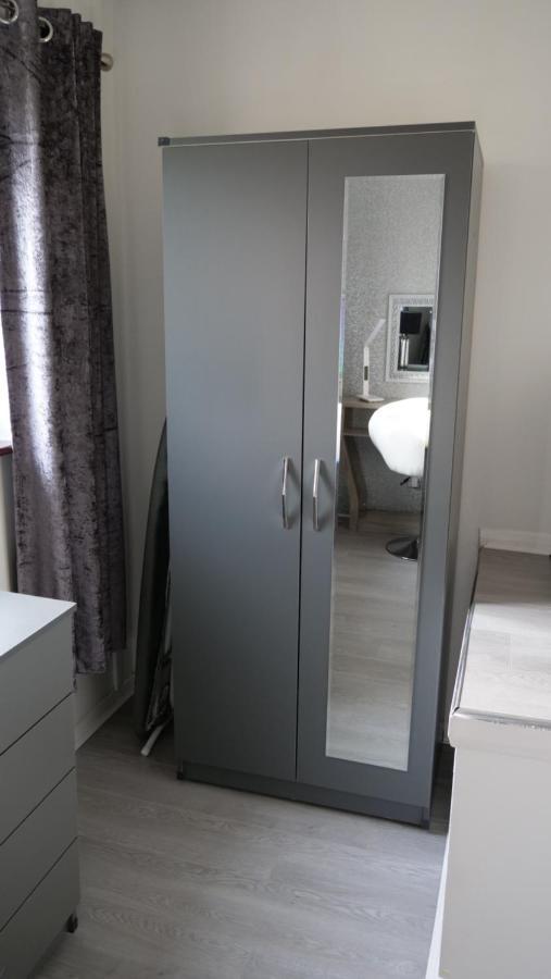 Milton Keynes Luxury Short Stay House With Wifi And Free Parking Wolverton  Ngoại thất bức ảnh