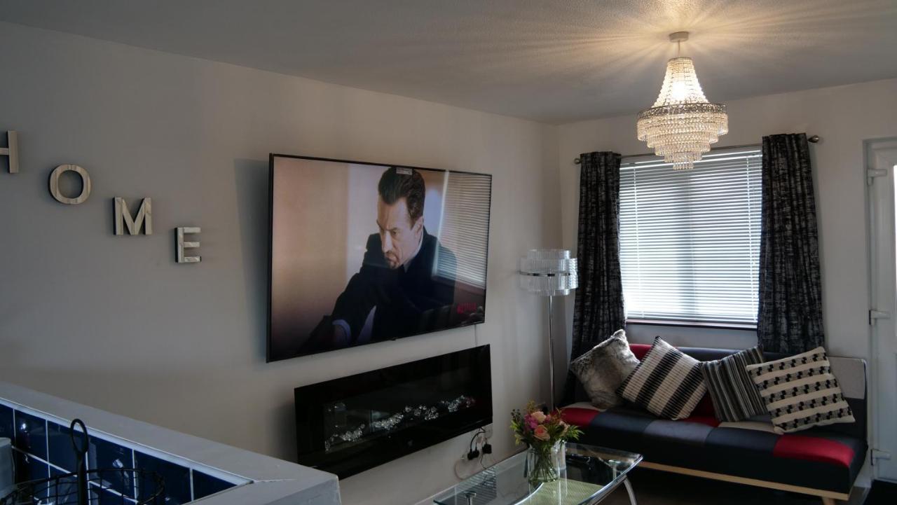 Milton Keynes Luxury Short Stay House With Wifi And Free Parking Wolverton  Ngoại thất bức ảnh