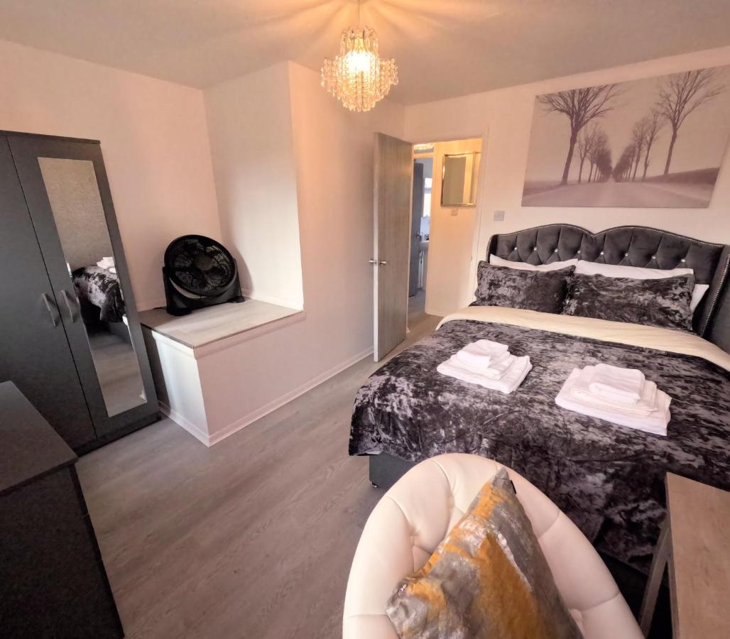 Milton Keynes Luxury Short Stay House With Wifi And Free Parking Wolverton  Ngoại thất bức ảnh