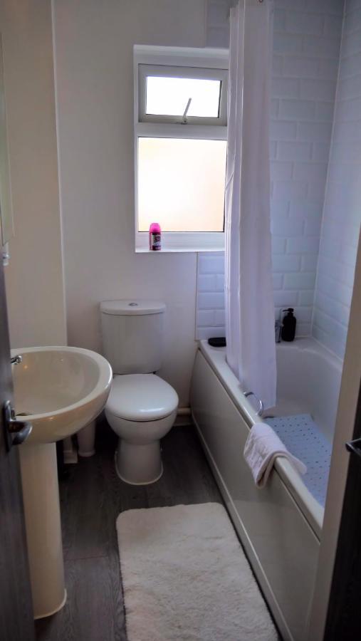 Milton Keynes Luxury Short Stay House With Wifi And Free Parking Wolverton  Ngoại thất bức ảnh