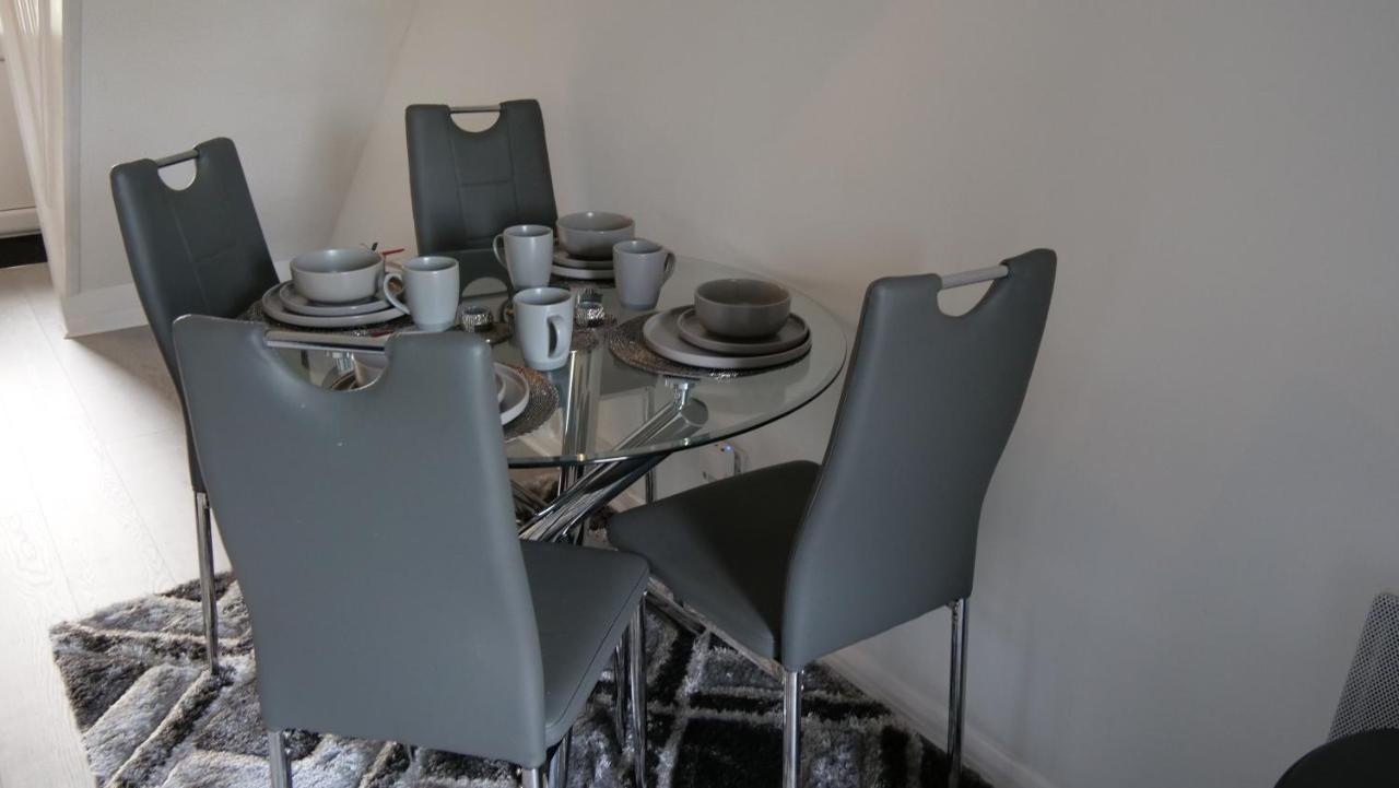 Milton Keynes Luxury Short Stay House With Wifi And Free Parking Wolverton  Ngoại thất bức ảnh