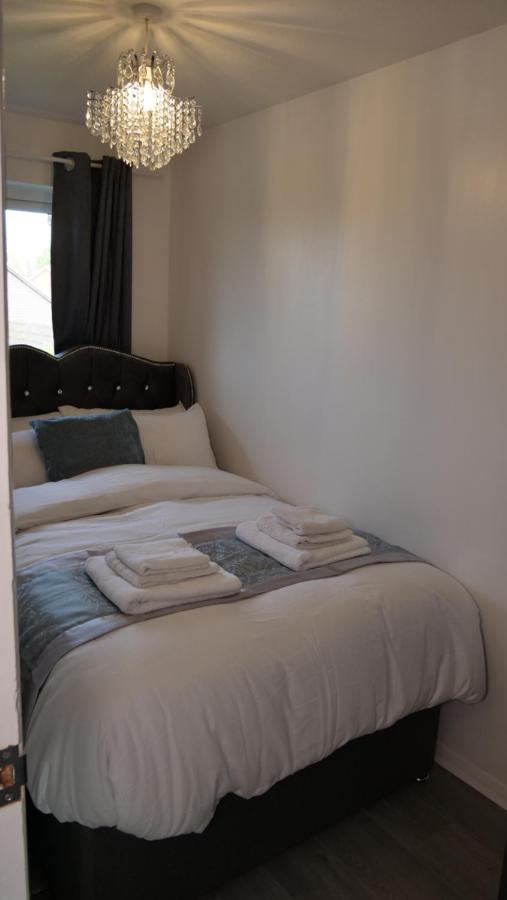 Milton Keynes Luxury Short Stay House With Wifi And Free Parking Wolverton  Ngoại thất bức ảnh